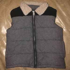 2t Crazy 8 puffer vest
